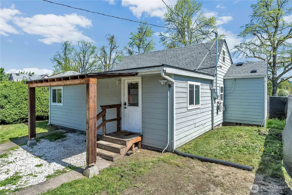 1629 7th Avenue Longview WA 98632