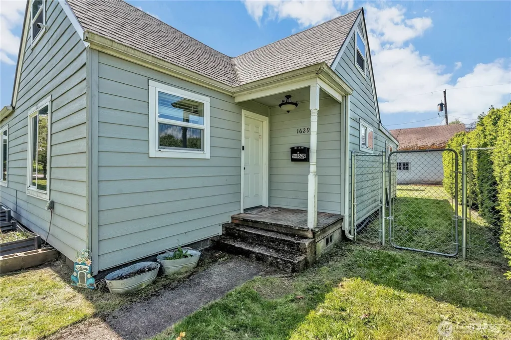 1629 7th Avenue Longview WA 98632