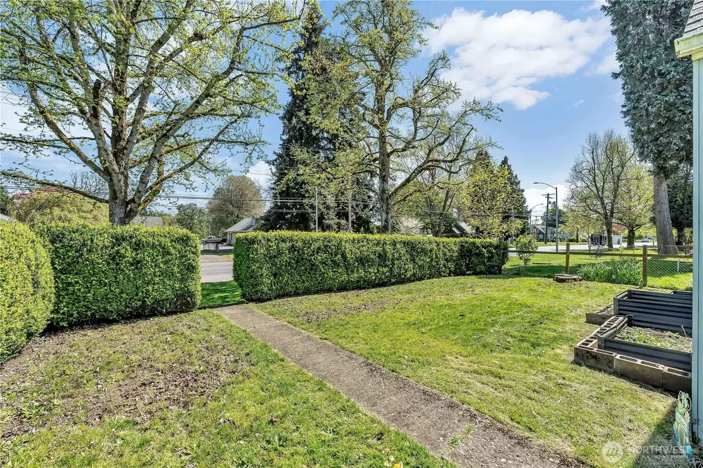 1629 7th Avenue Longview WA 98632