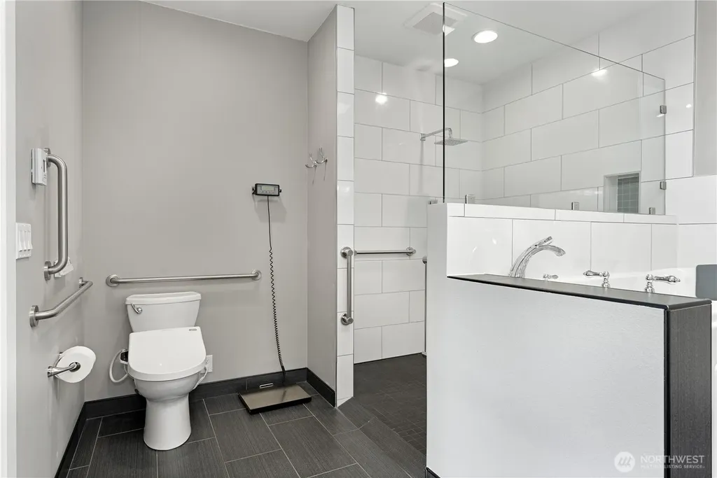 1253 Beach Drive E Port Orchard WA 98366