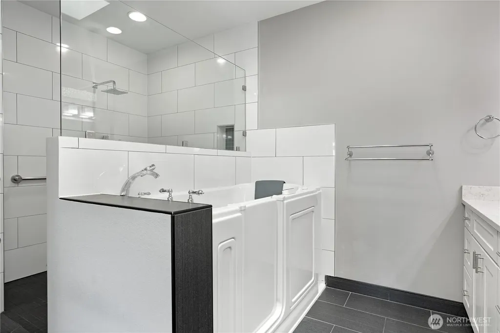 1253 Beach Drive E Port Orchard WA 98366