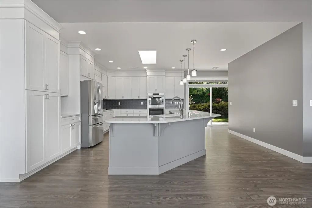 1253 Beach Drive E Port Orchard WA 98366