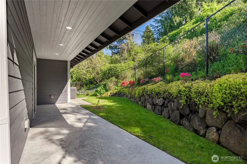 1253 Beach Drive E Port Orchard WA 98366