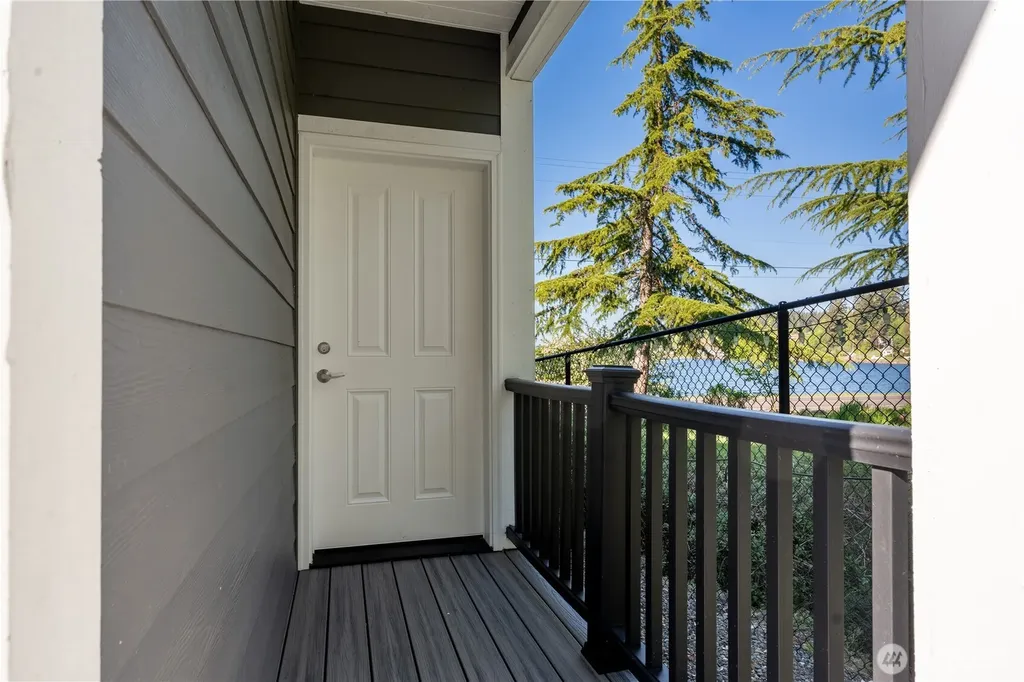 1253 Beach Drive E Port Orchard WA 98366