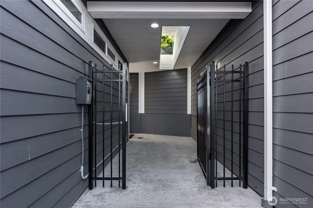 1253 Beach Drive E Port Orchard WA 98366