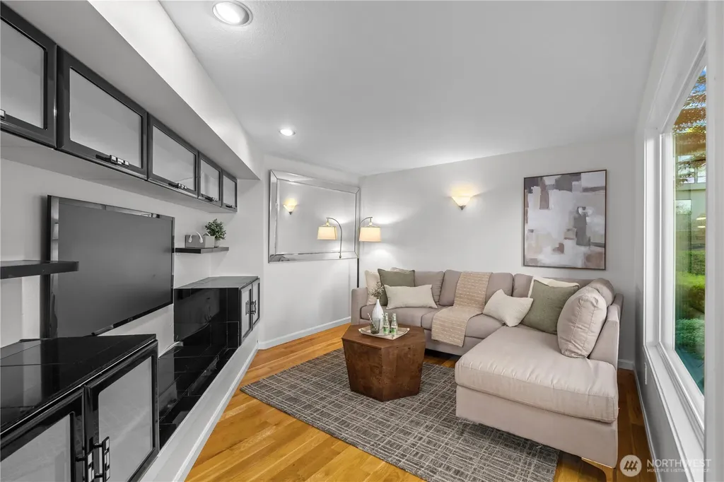 4290 Shoreclub Drive Mercer Island WA 98040