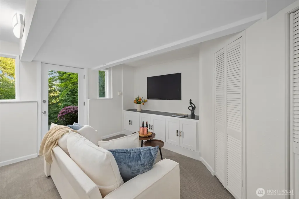 4290 Shoreclub Drive Mercer Island WA 98040