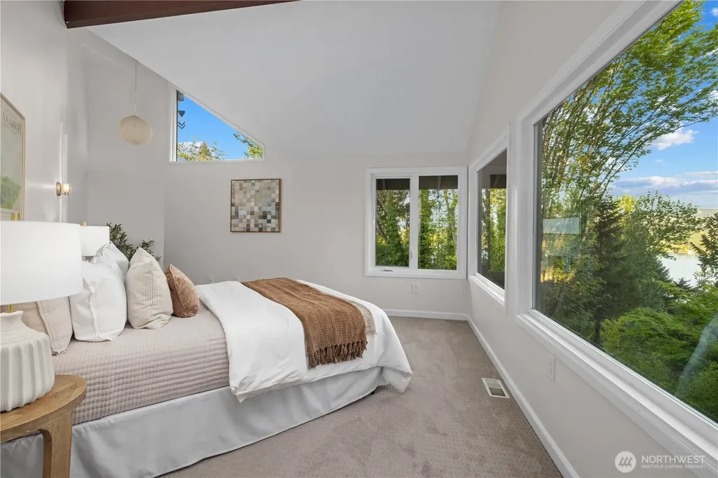 4290 Shoreclub Drive Mercer Island WA 98040