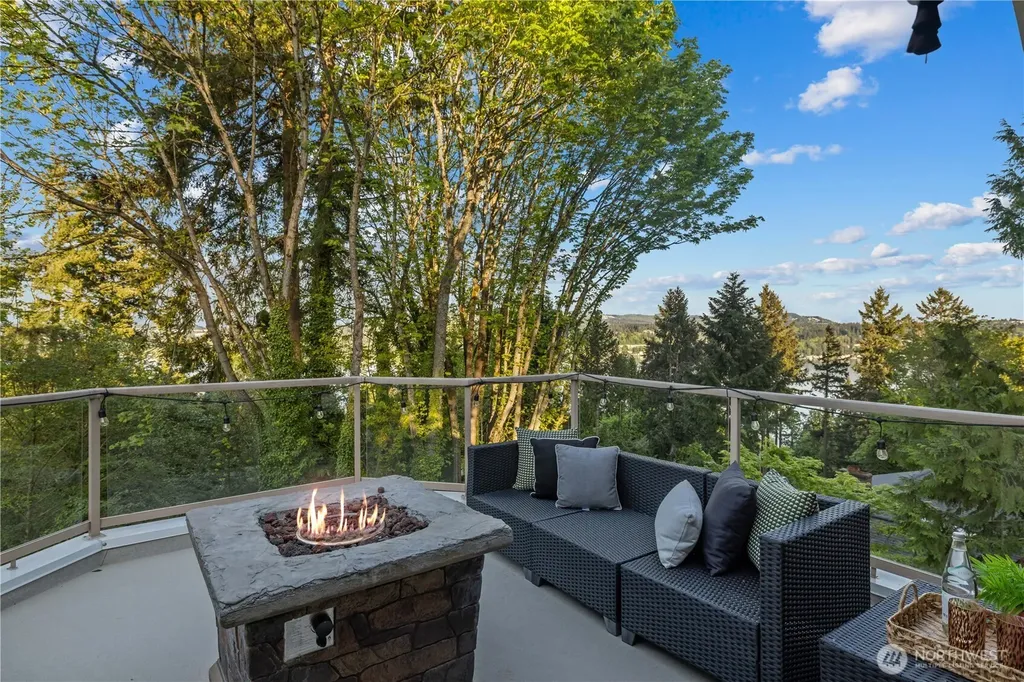 4290 Shoreclub Drive Mercer Island WA 98040