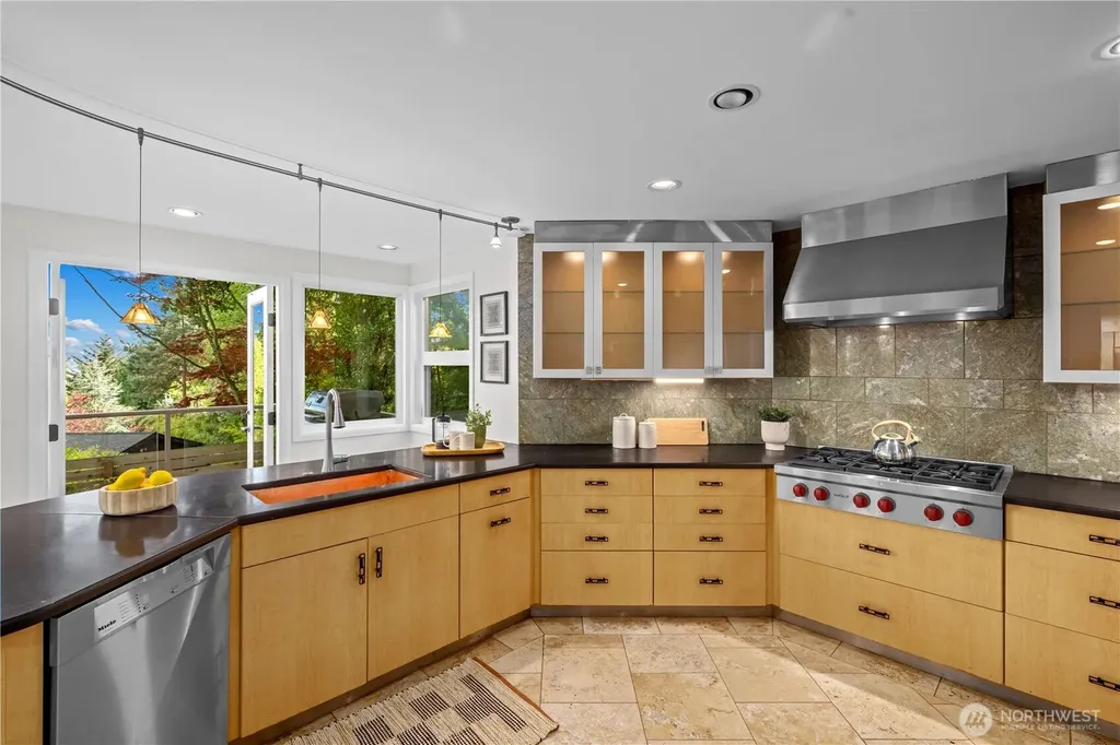 4290 Shoreclub Drive Mercer Island WA 98040