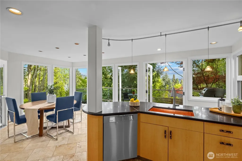 4290 Shoreclub Drive Mercer Island WA 98040