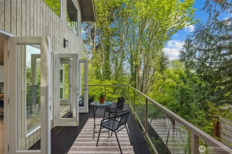 4290 Shoreclub Drive Mercer Island WA 98040