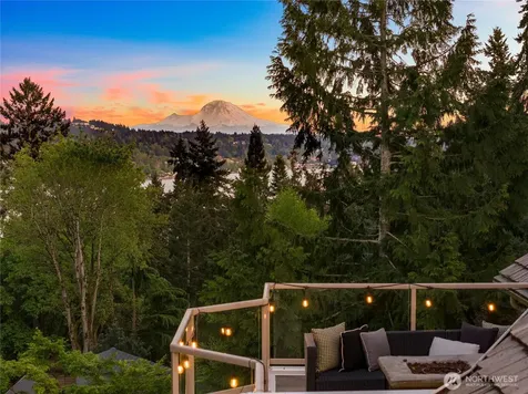 4290 Shoreclub Drive Mercer Island WA 98040
