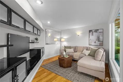 4290 Shoreclub Drive Mercer Island WA 98040