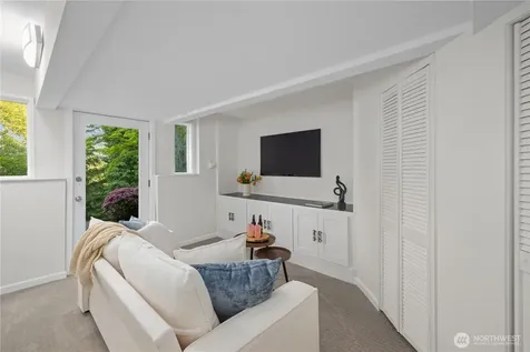 4290 Shoreclub Drive Mercer Island WA 98040