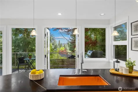 4290 Shoreclub Drive Mercer Island WA 98040