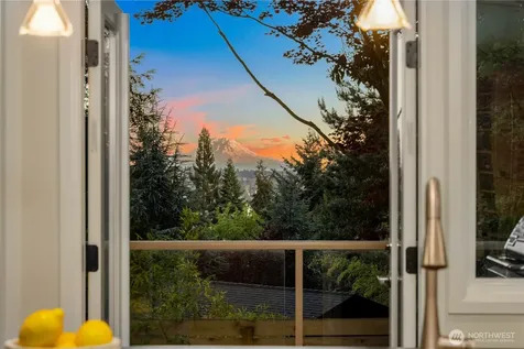 4290 Shoreclub Drive Mercer Island WA 98040