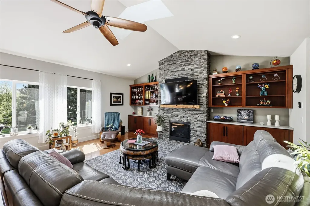 38603 Benchmark Avenue NE Hansville WA 98340