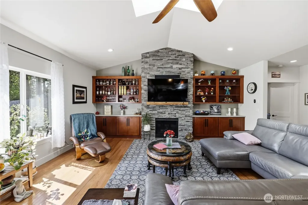 38603 Benchmark Avenue NE Hansville WA 98340