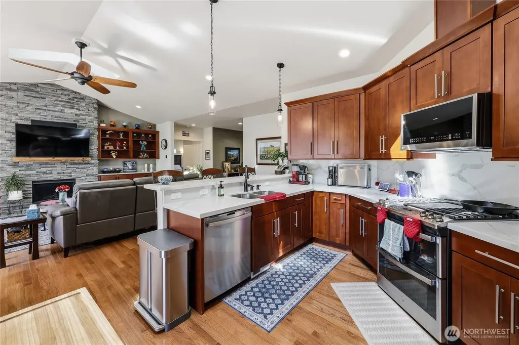 38603 Benchmark Avenue NE Hansville WA 98340