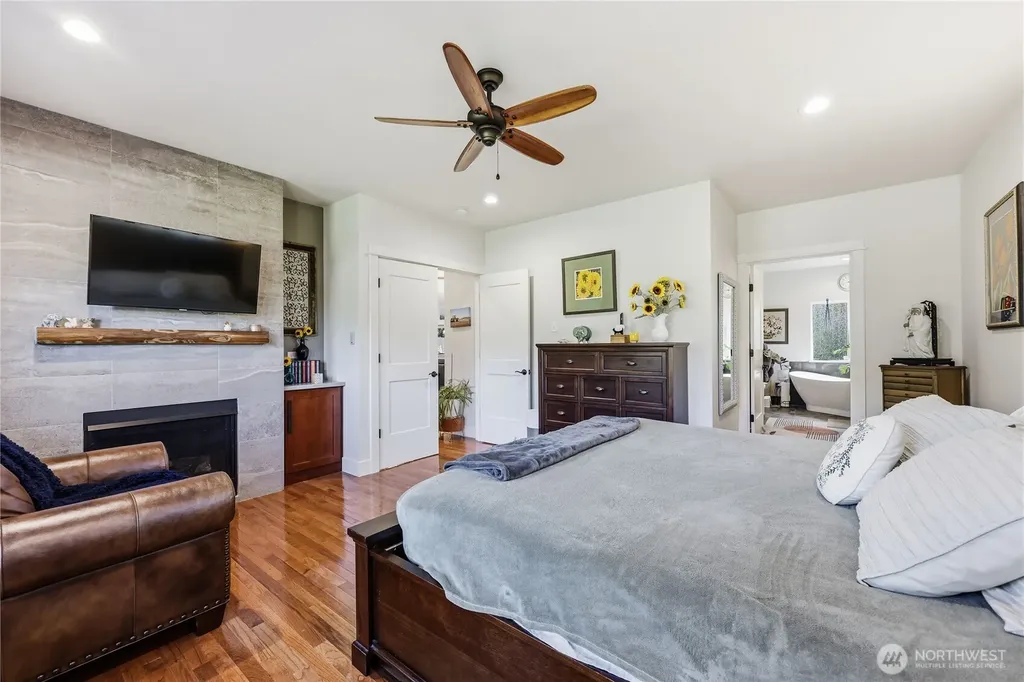 38603 Benchmark Avenue NE Hansville WA 98340