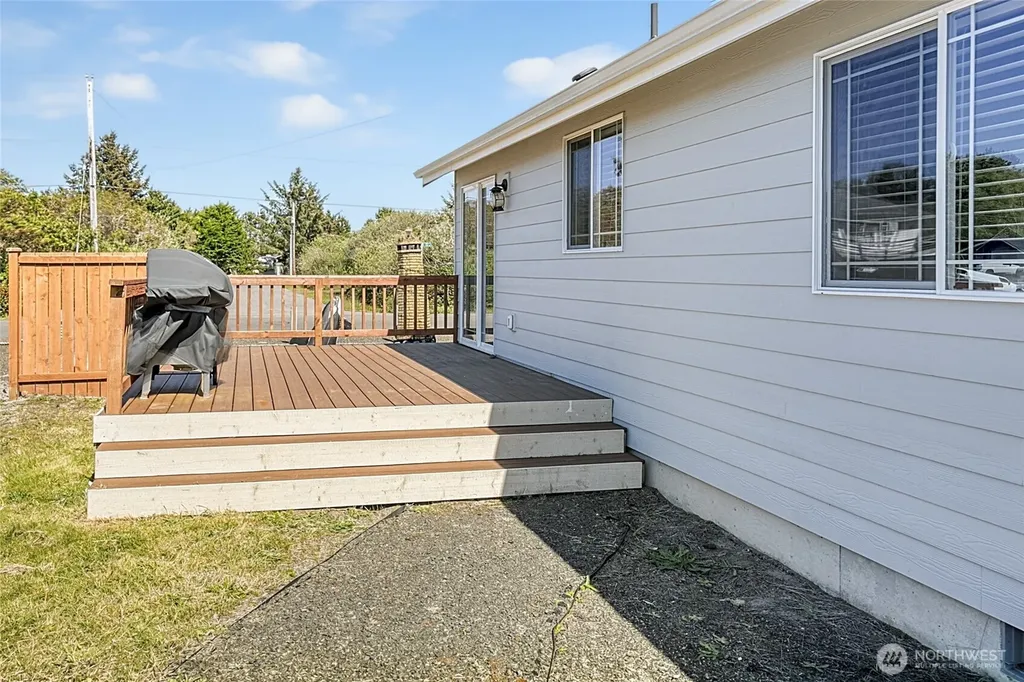 399 Seashore Street SW Ocean Shores WA 98569