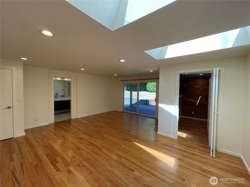 12456 SE 27th Street Bellevue WA 98005