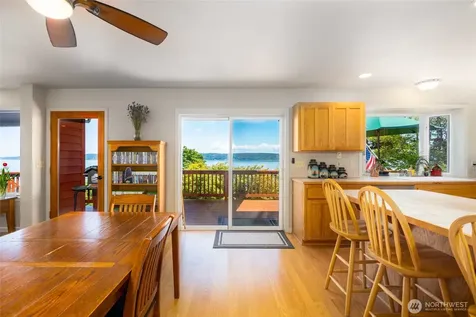2205 Cranes Landing Drive Greenbank WA 98253