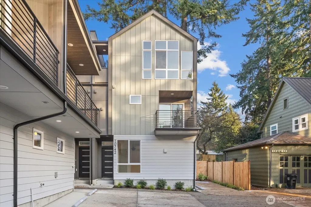 10742 Interlake Avenue N Seattle WA 98133