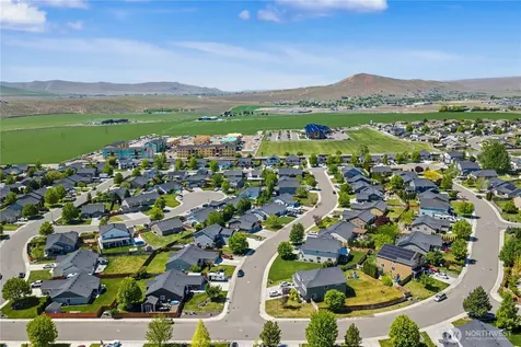 5929 Bluewood Street West Richland WA 99353
