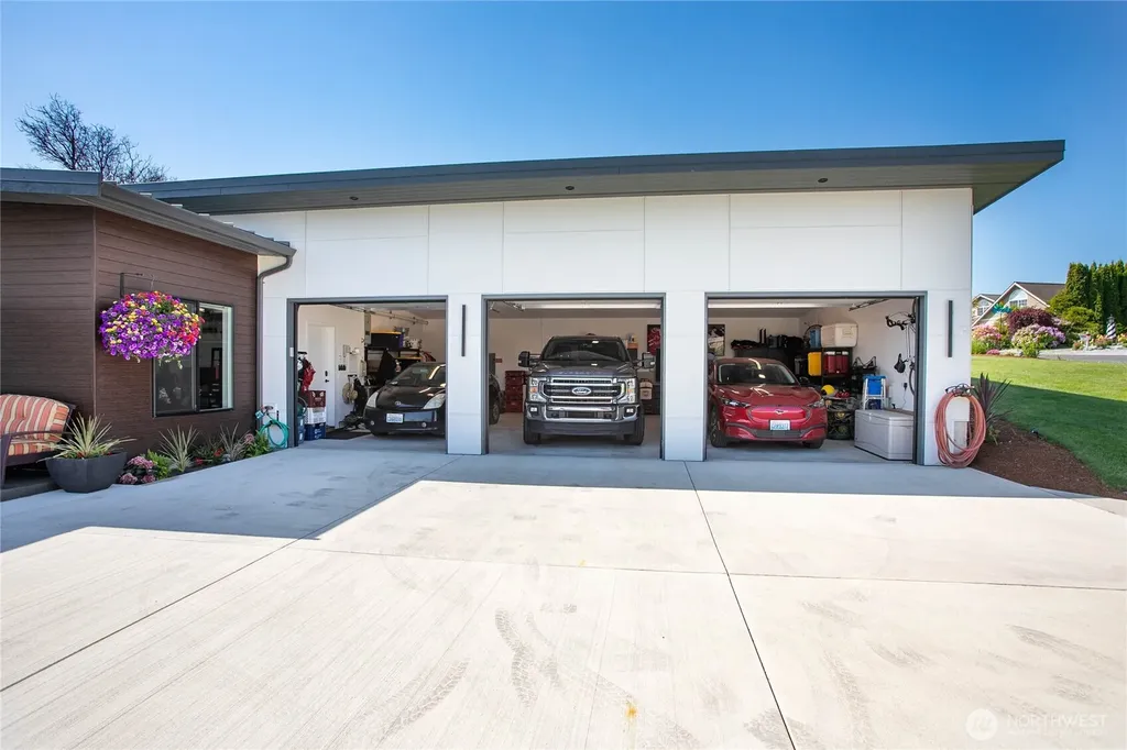 8068 Niska Road Blaine WA 98230