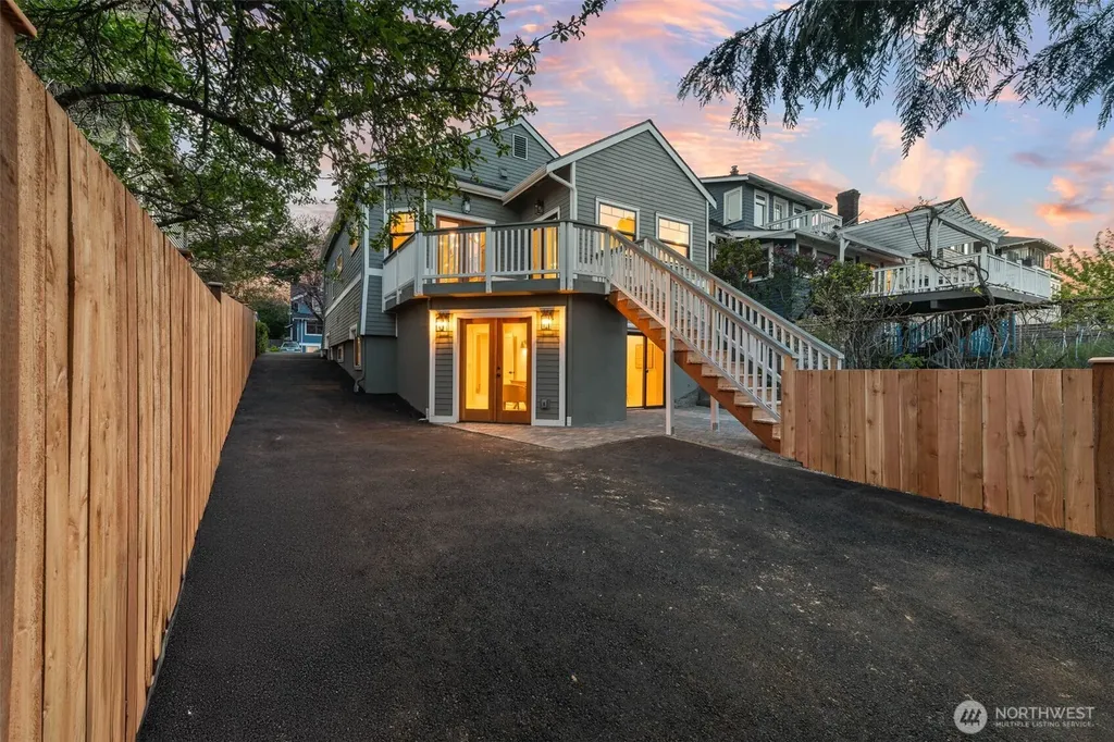 508 22nd Avenue E Seattle WA 98112