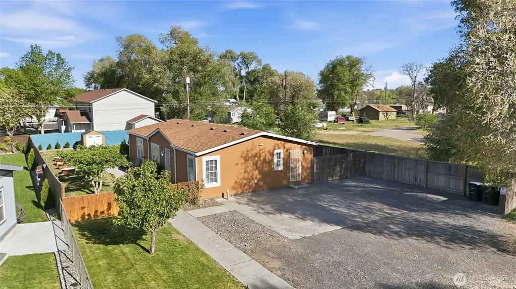 1827 W Bemis Street Moses Lake WA 98837