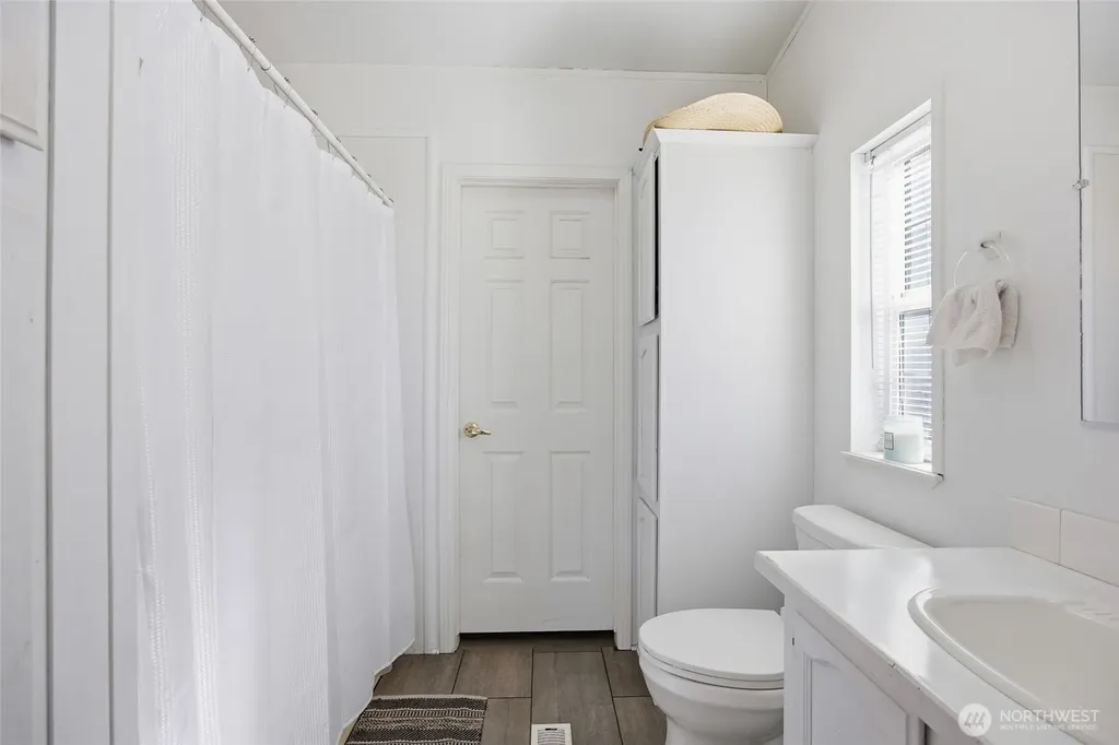 1827 W Bemis Street Moses Lake WA 98837