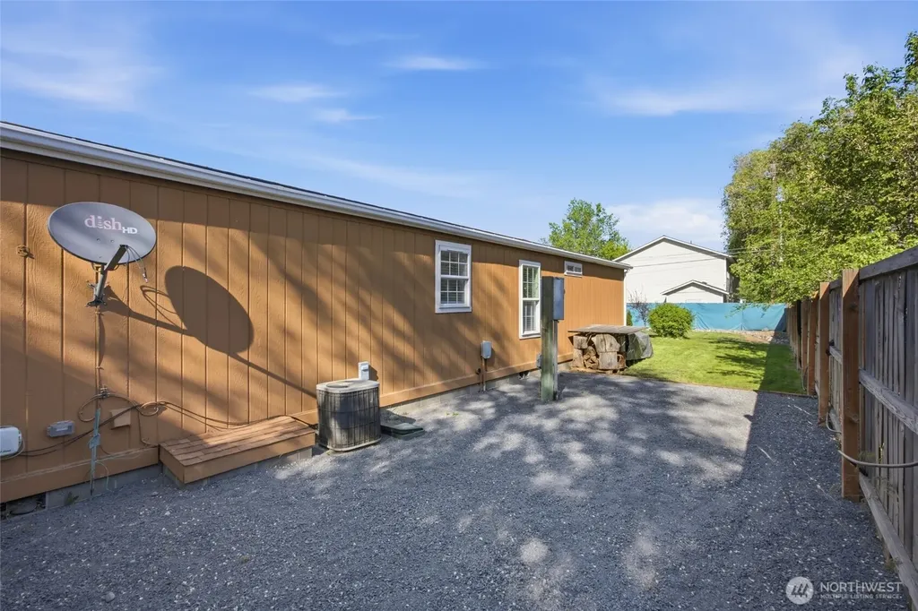 1827 W Bemis Street Moses Lake WA 98837