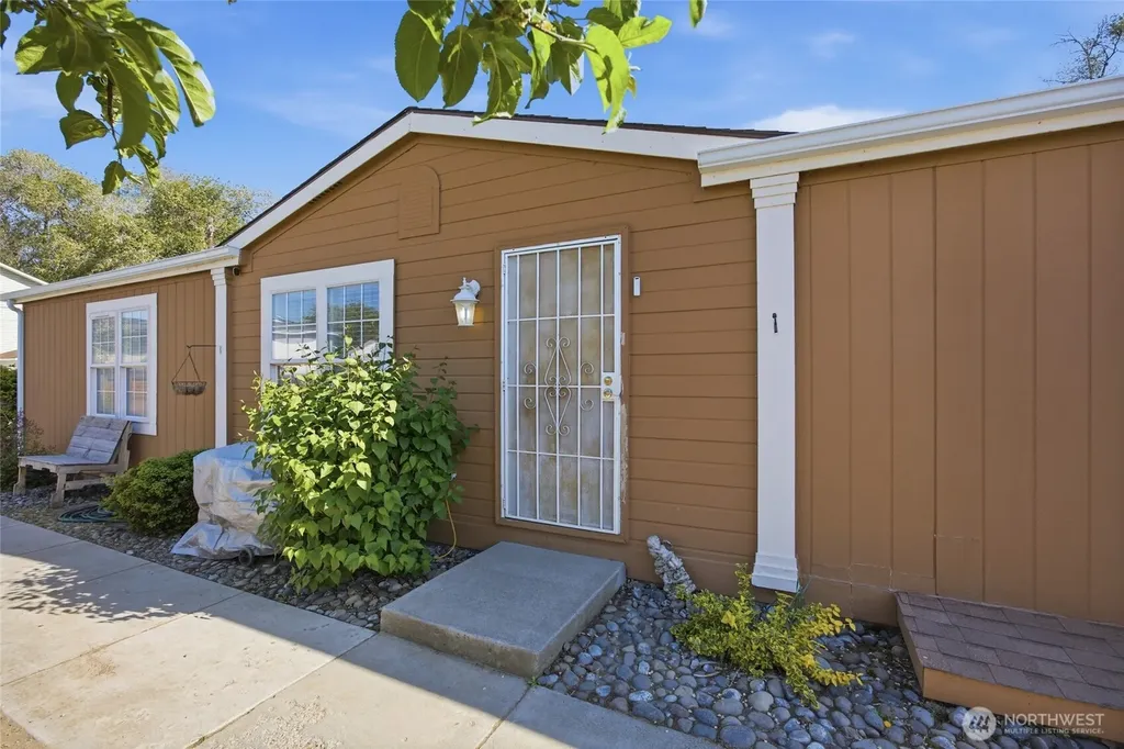 1827 W Bemis Street Moses Lake WA 98837