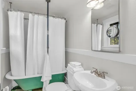 8427 30th Avenue SW Seattle WA 98126