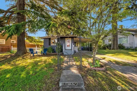 8427 30th Avenue SW Seattle WA 98126