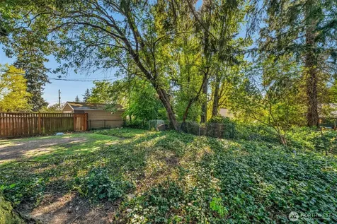 8427 30th Avenue SW Seattle WA 98126