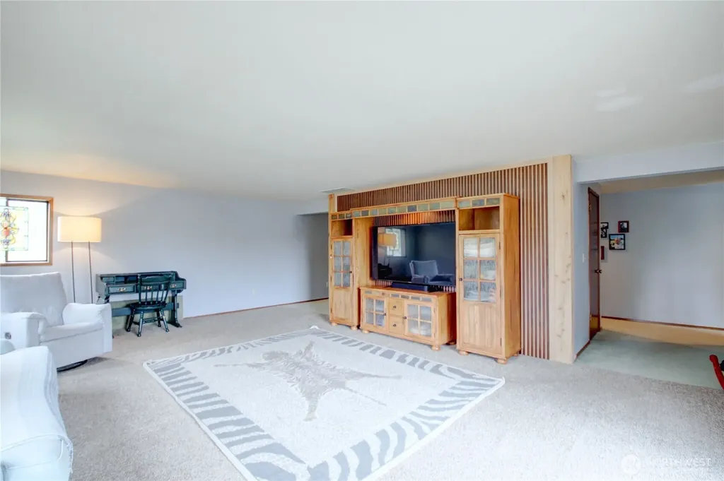 2259 Happy Valley Road Oak Harbor WA 98277