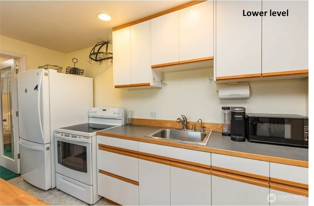 608 Reservoir Road Sequim WA 98382