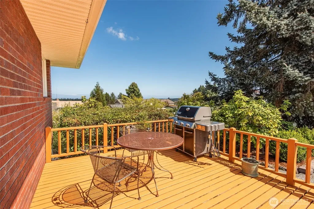 608 Reservoir Road Sequim WA 98382