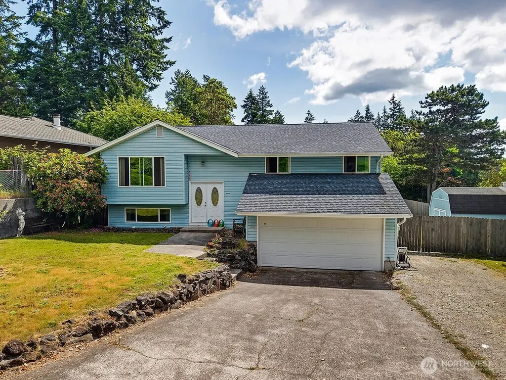 4298 SE Basswood Port Orchard WA 98366
