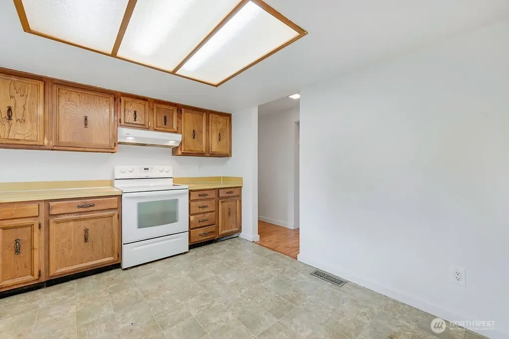 4298 SE Basswood Port Orchard WA 98366