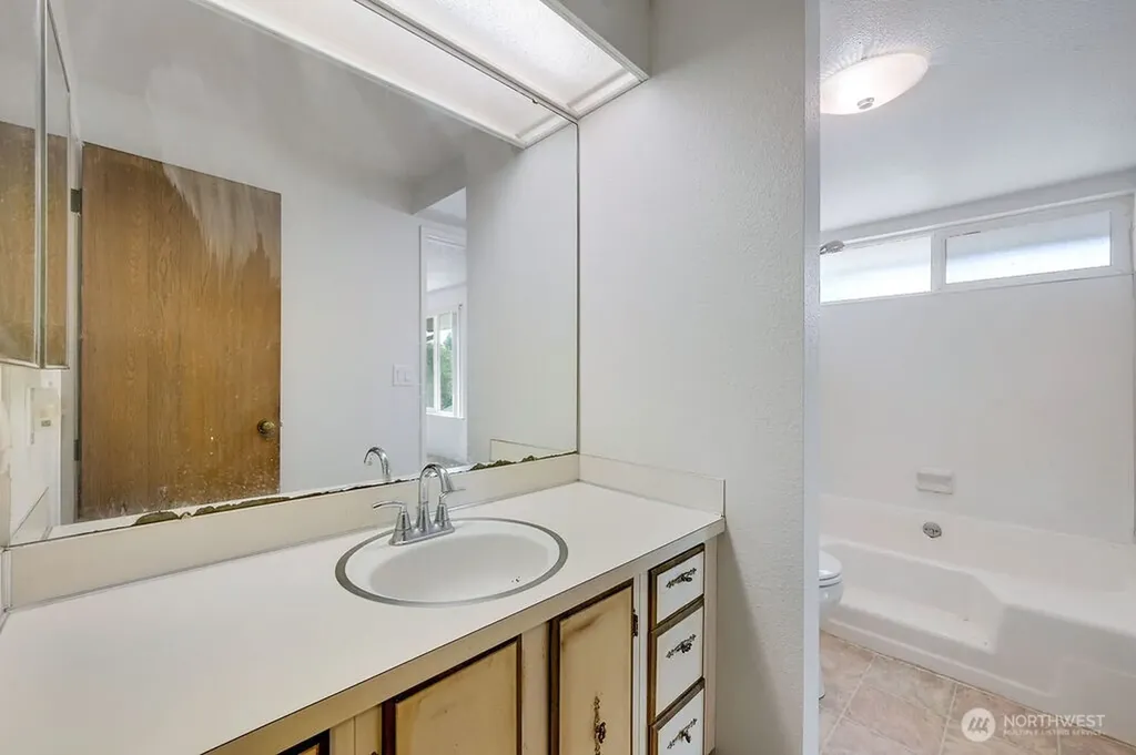 4298 SE Basswood Port Orchard WA 98366