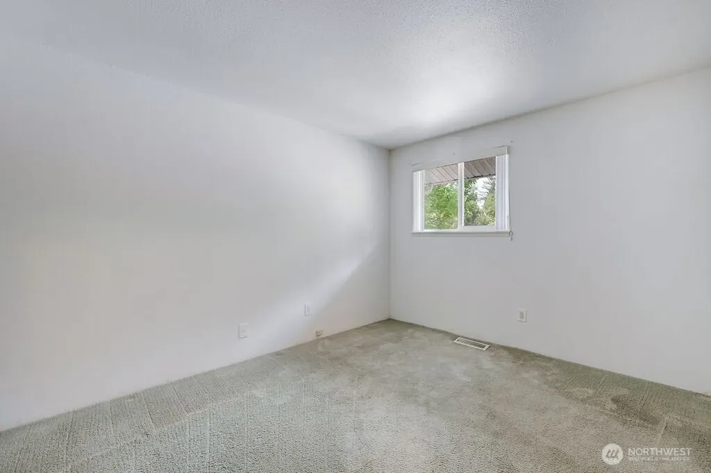 4298 SE Basswood Port Orchard WA 98366