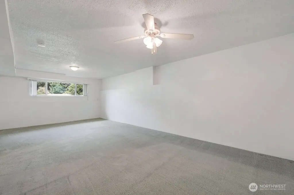 4298 SE Basswood Port Orchard WA 98366