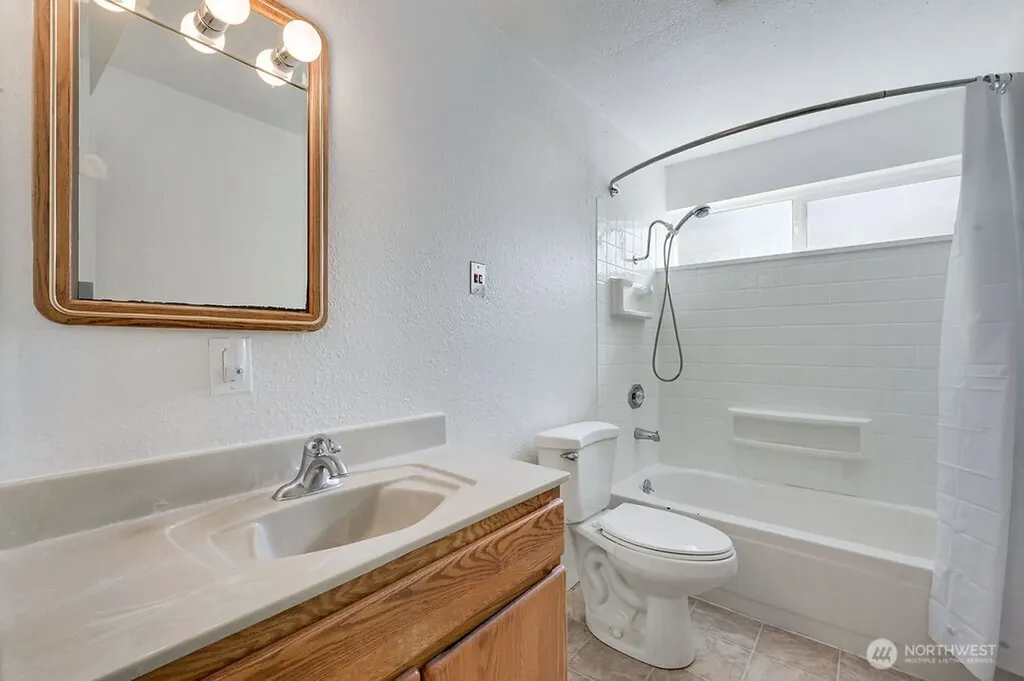 4298 SE Basswood Port Orchard WA 98366