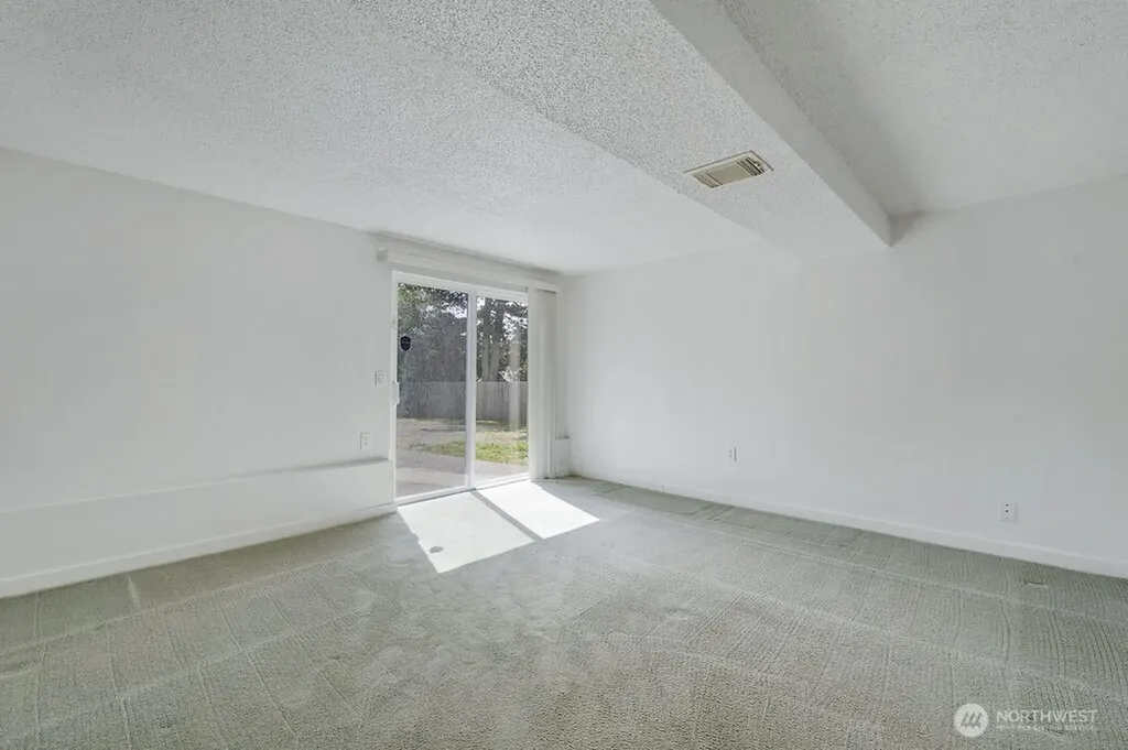 4298 SE Basswood Port Orchard WA 98366
