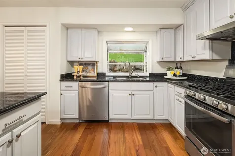2805 112th Avenue SE Bellevue WA 98004